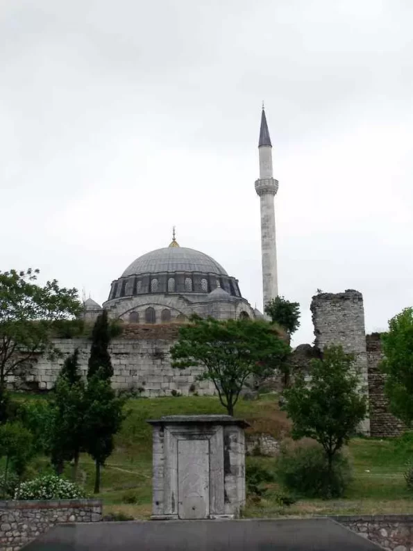 meczet mihrimah sułtan w Edirnekapi w Stambule