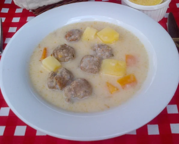 tureckie klopsy w kwaśnym sosie